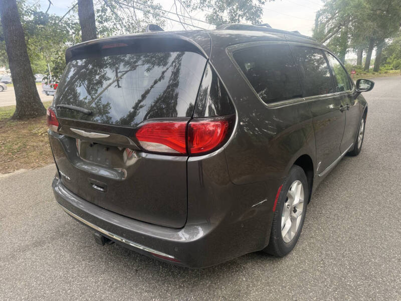 2017 Chrysler Pacifica Touring-L Plus