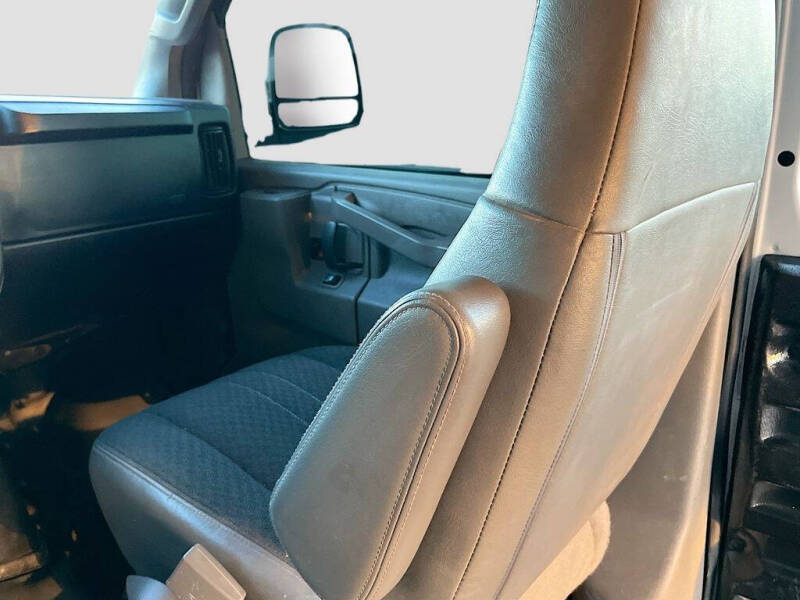 2022 GMC Savana 2500