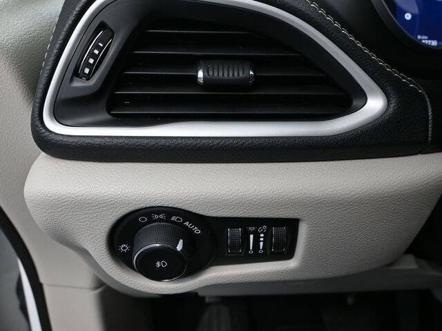 2023 Chrysler Pacifica Plug-In Hybrid Touring L