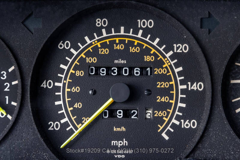 1987 Mercedes-Benz 560-Class 560 SL