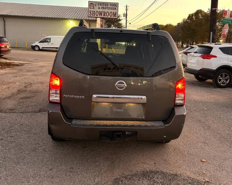 2005 Nissan Pathfinder LE