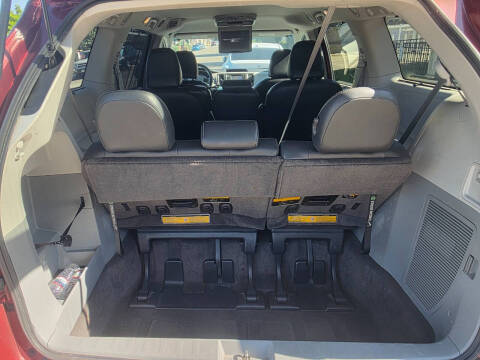 2013 Toyota Sienna SE 8-Passenger
