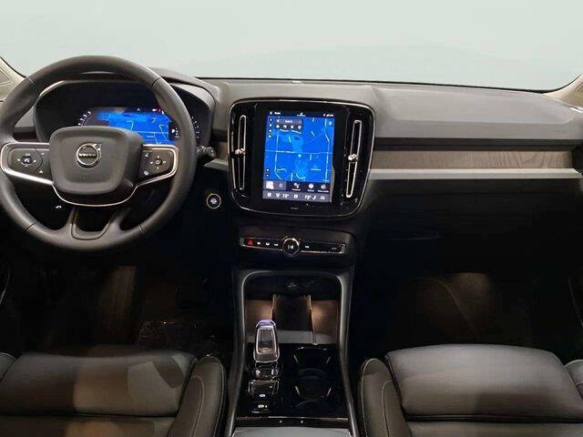 2025 Volvo XC40 B5 Plus Bright Theme