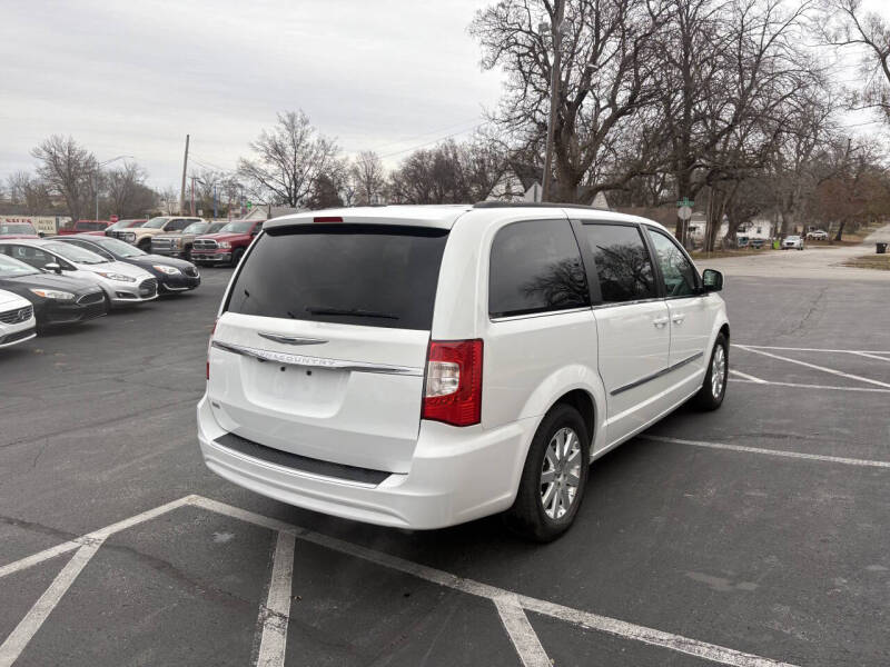 2016 Chrysler Town and Country Touring