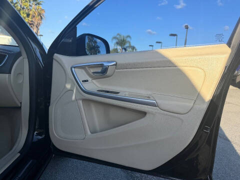 2015 Volvo V60 T5 Drive-E Platinum