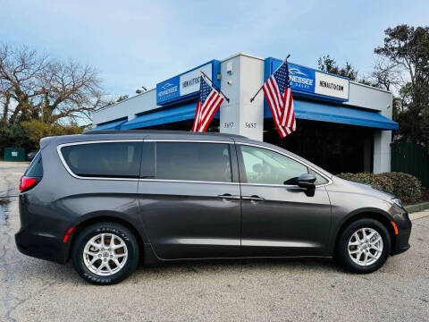 2022 Chrysler Pacifica Touring L