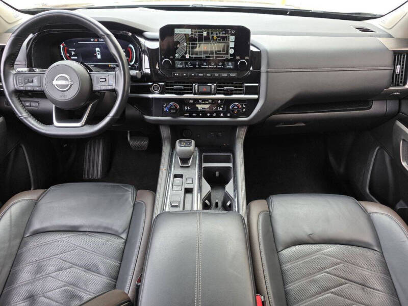 2024 Nissan Pathfinder Platinum
