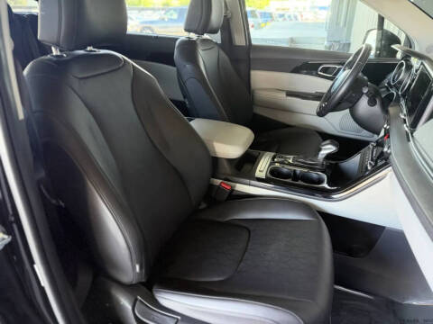 2024 Kia Carnival EX