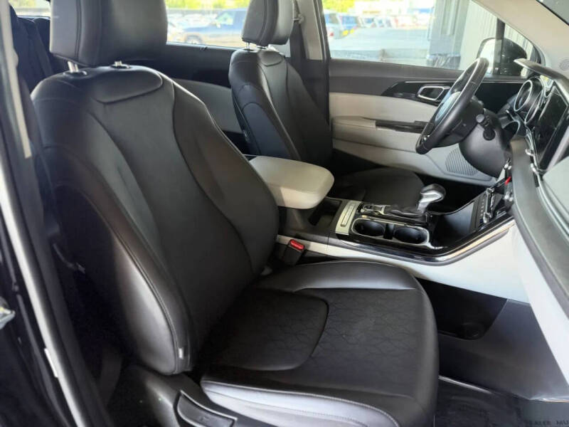 2024 Kia Carnival EX