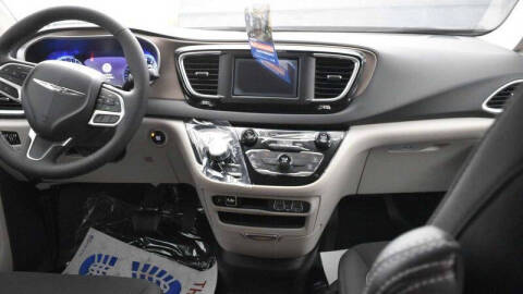 2024 Chrysler Voyager LX