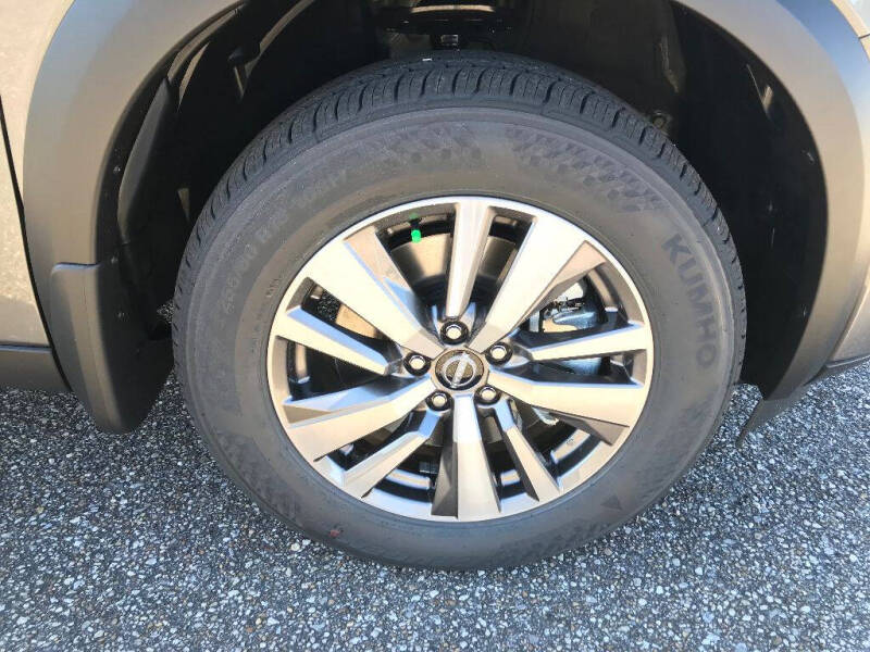 2025 Nissan Pathfinder SL