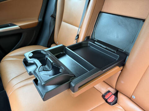 2015 Volvo V60 Cross Country T5