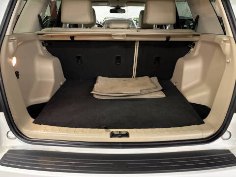 2012 Land Rover LR2 HSE LUX