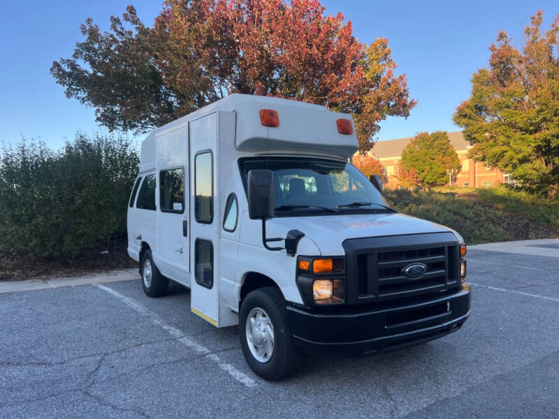 2012 Ford E-Series Econoline Van Commercial photo 3