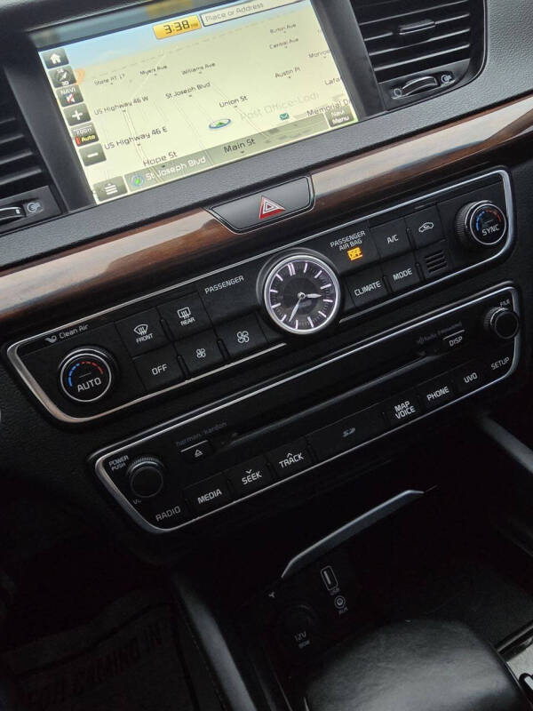 2017 Kia Cadenza Technology