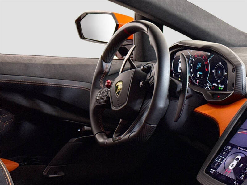 2024 Lamborghini Revuelto