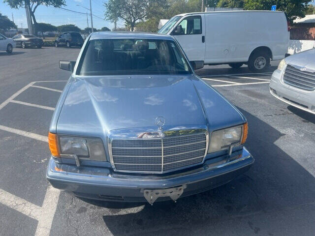 1990 Mercedes-Benz 560-Class  - $3,500