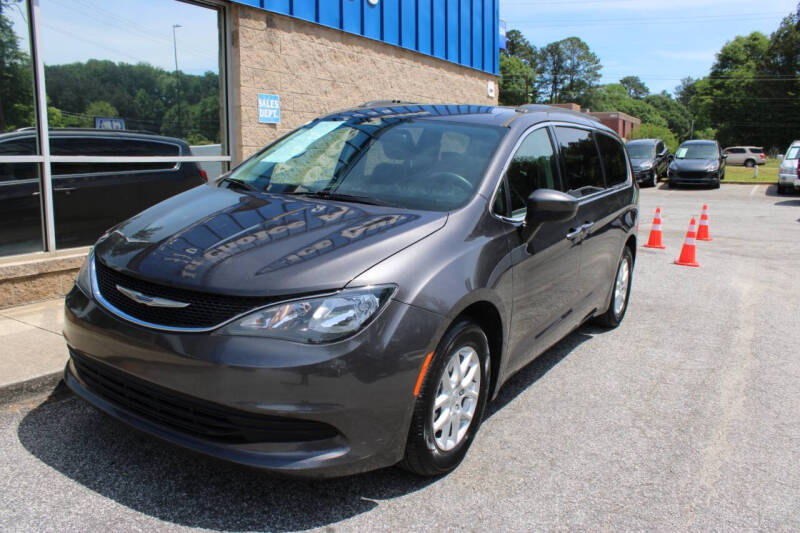 2020 Chrysler Voyager for sale at 1st Choice Autos in Smyrna GA
