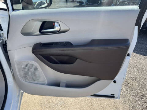 2021 Chrysler Voyager LX