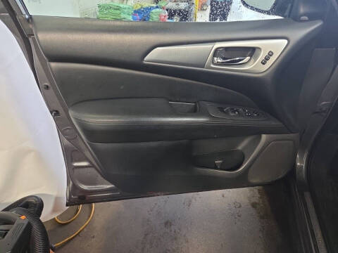 2018 Nissan Pathfinder SL