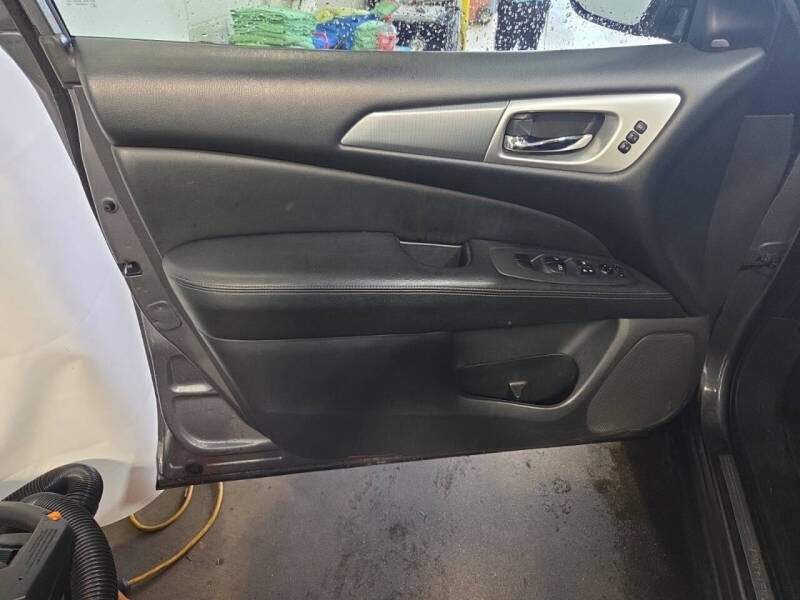 2018 Nissan Pathfinder SL