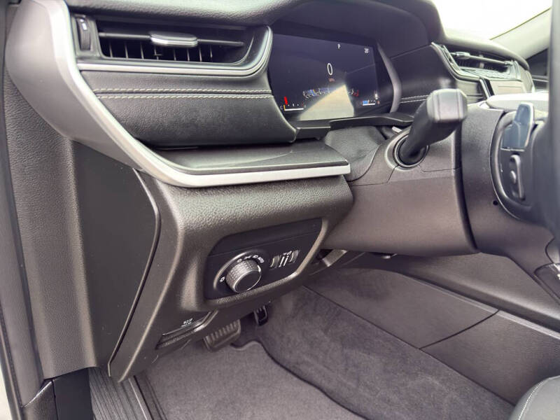 2022 Jeep Grand Cherokee L Altitude