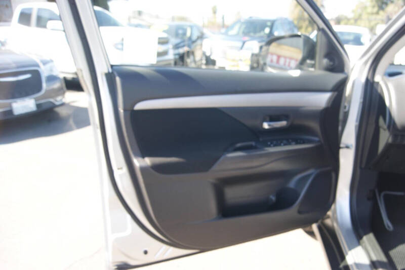 2018 Mitsubishi Outlander ES