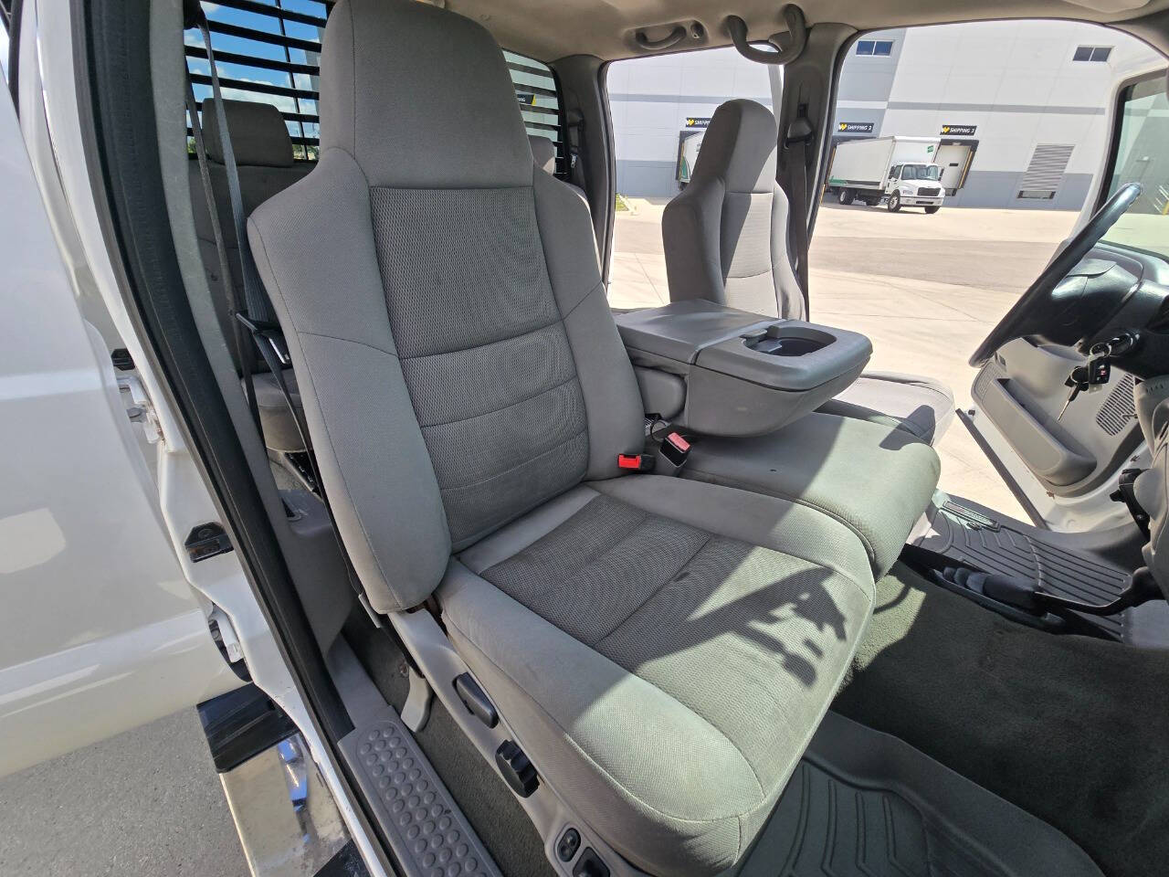 2004 Ford F-550 Super Duty 73