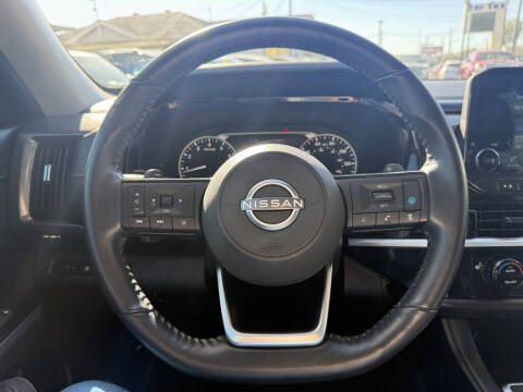 2022 Nissan Pathfinder SL
