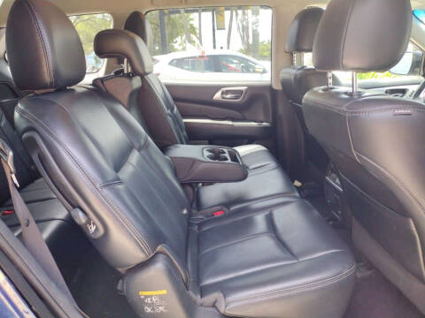 2017 Nissan Pathfinder SL