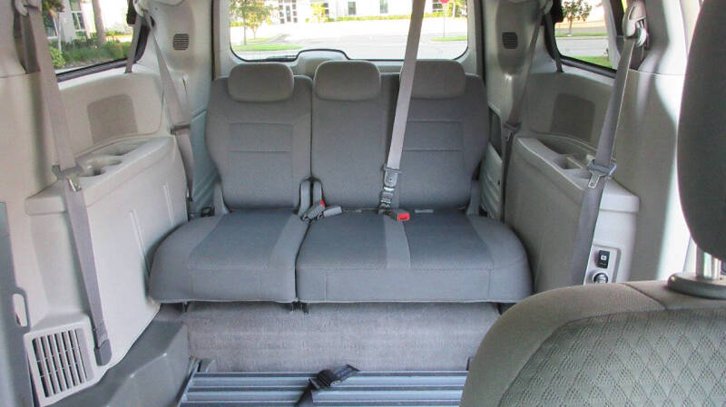 2010 Dodge Grand Caravan SXT photo 13