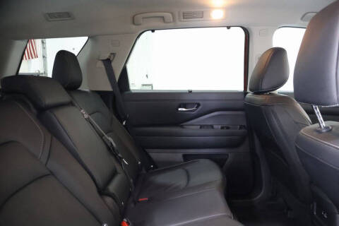 2023 Nissan Pathfinder SL