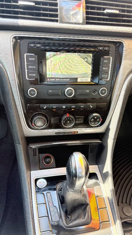 2015 Volkswagen Passat 1.8T SE