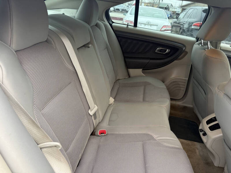 2011 Ford Taurus SEL