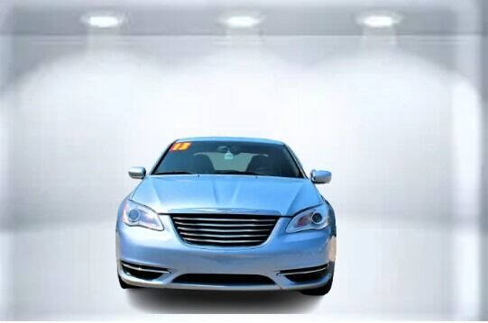 2013 Chrysler 200 Touring photo 3