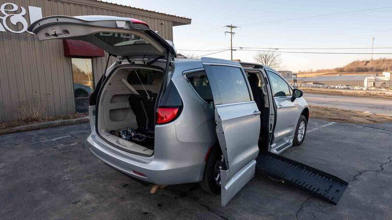 2024 Chrysler Voyager LX