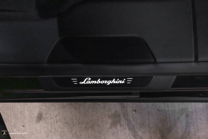 2025 Lamborghini Urus SE