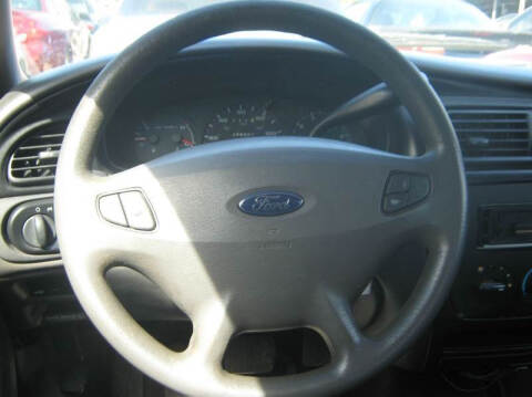 2002 Ford Taurus SE