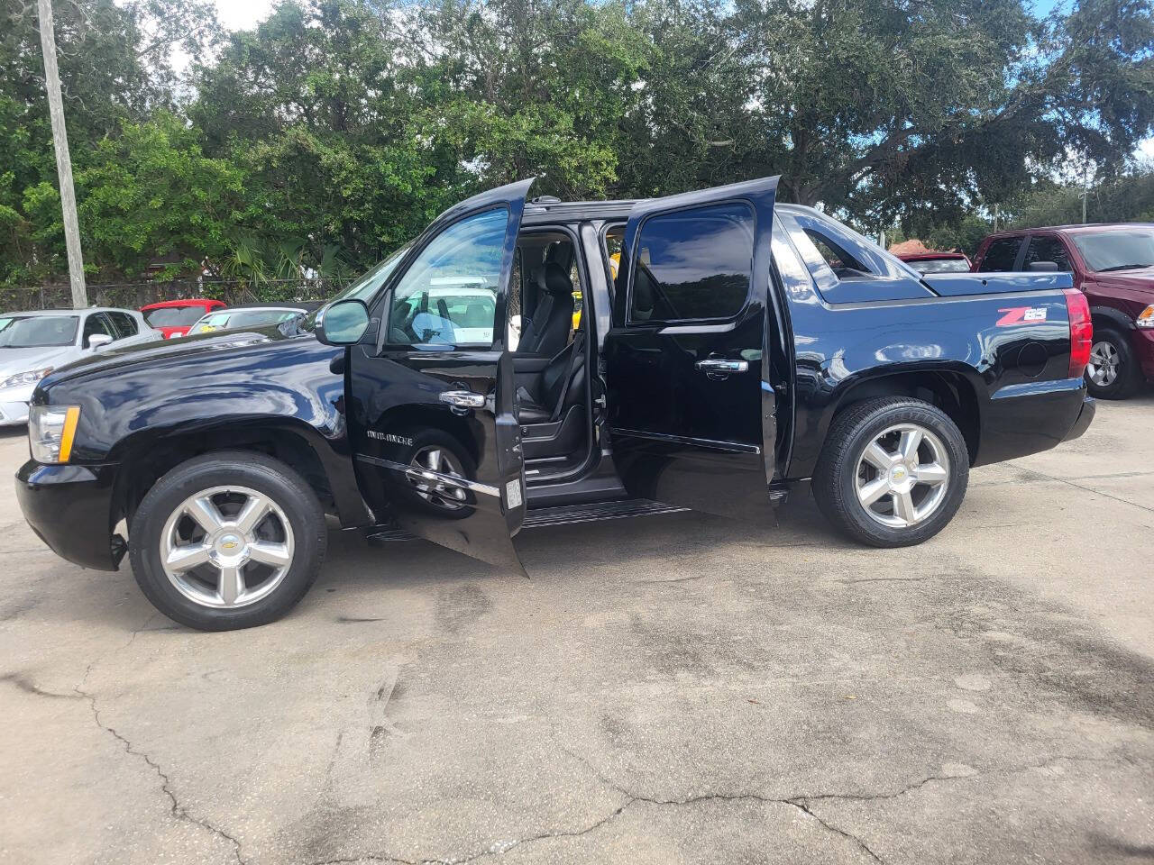 2012 Chevrolet Avalanche for sale at FAMILY AUTO BROKERS in Longwood, FL