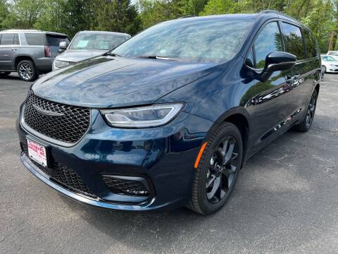 2023 Chrysler Pacifica for sale at Louisburg Garage, Inc. in Cuba City WI