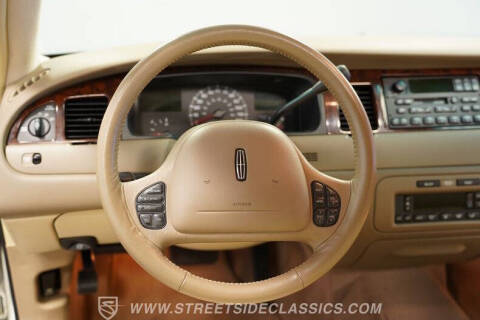 2000 Lincoln Town Car Signature