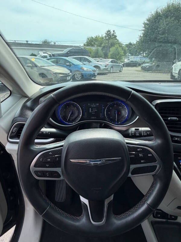 2017 Chrysler Pacifica Touring-L