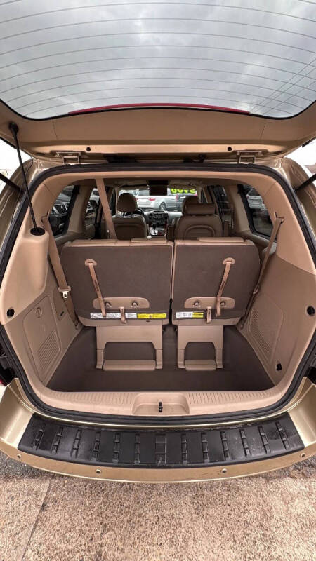 2008 Hyundai Entourage Limited