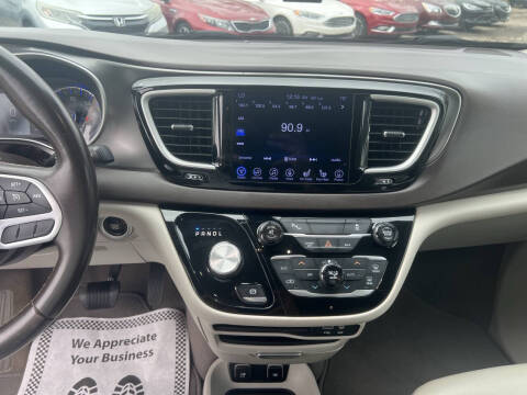 2017 Chrysler Pacifica Touring-L