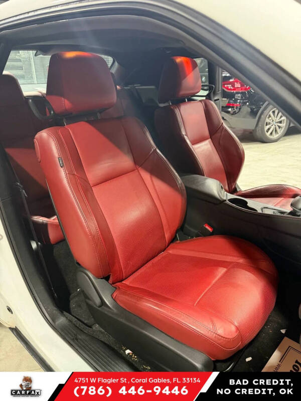 2015 Dodge Challenger SXT Plus