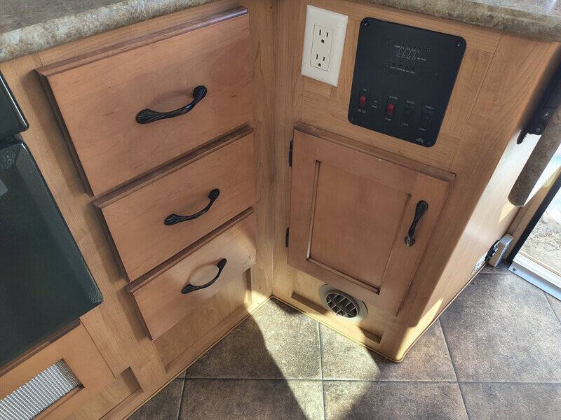 2015 Adventurer 86SBS