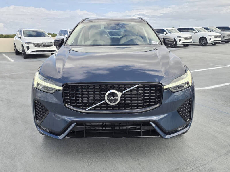 2025 Volvo XC60 B5 Plus Dark Theme