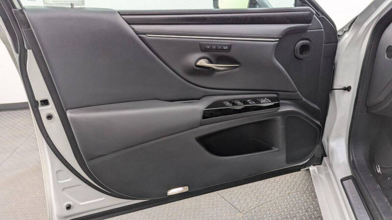 2024 Lexus ES 300h