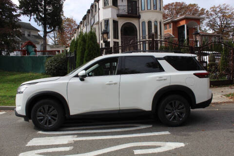 2022 Nissan Pathfinder SV