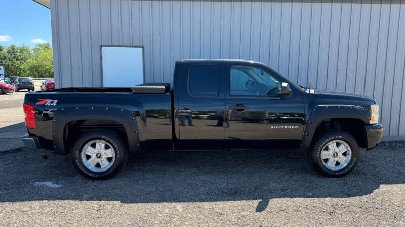 Used 2010 Chevrolet Silverado 1500 LT with VIN 1GCSKSE37AZ266789 for sale in La Crescent, Minnesota